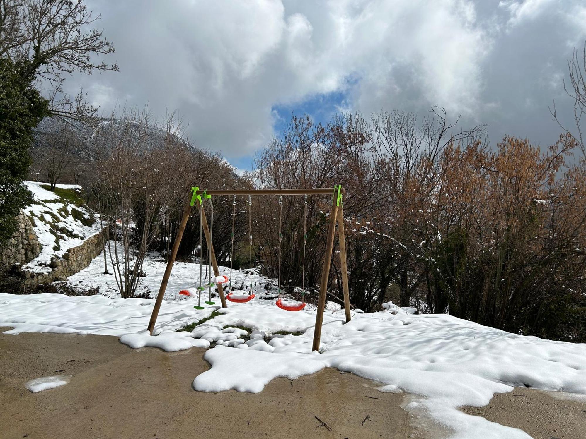 Casa De Les Escoles, Espinalbet - Alberga Castellar del Riu Екстериор снимка